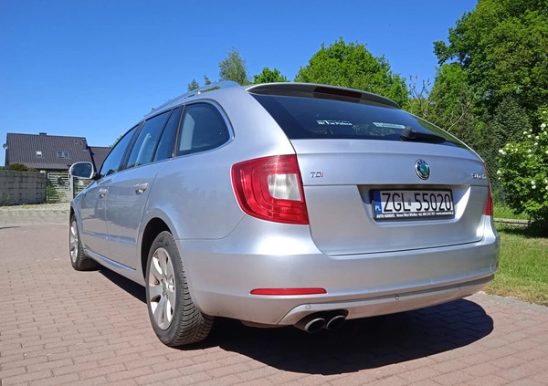 Skoda Superb cena 23800 przebieg: 477000, rok produkcji 2013 z Pyrzyce małe 67